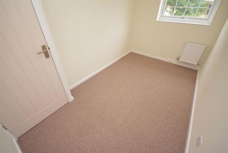2 bedroom end of terrace house to rent - Photo 2