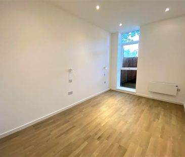 River Court, Woking, Surrey, GU21 - Photo 6