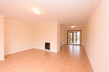 4 bedroom semi-detached house to rent - Photo 2