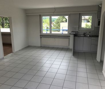 Schöne 3 Zi.-Dachwohnung mit grosser Terrasse nähe Tram - Photo 5