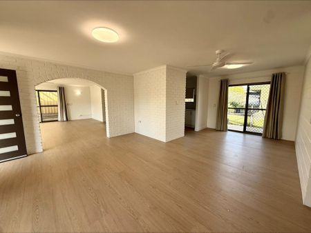 Spacious Family Home in the Heart of Cooroy - Photo 2