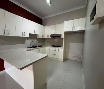 FOR RENT - Spacious 3 Bedroom Family Home in Yagoona - Photo 6