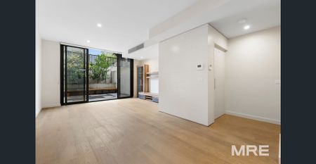 Expansive four-level residence with lift, courtyard & resort-style amenities - Photo 2