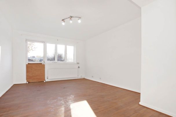 Guide Price £2,000 pcm - Available Now - Unfurnished - Photo 1