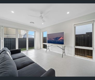 Modern & Stylish Family Home - Photo 1