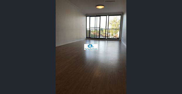Timber floor 2 Bedroom 2 bath apartment, next to chatswood Chase - Photo 1