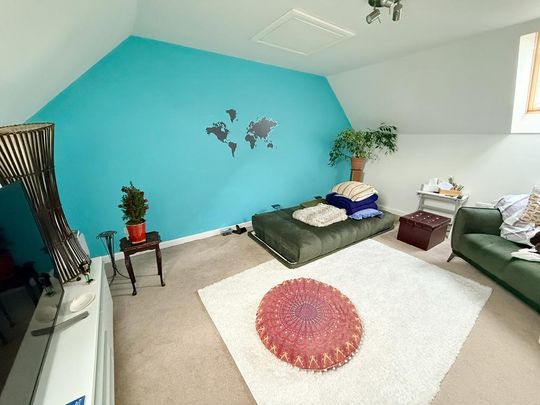 4 bedroom end of terrace house to rent - Photo 1