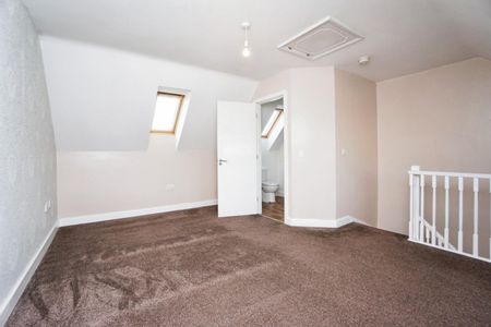 Carlton Gate Drive, Kiveton Park, Sheffield, S26 - Photo 4