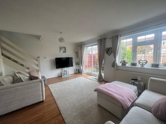 4 bedroom terraced house to rent - Photo 1