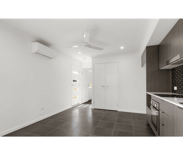 Low-Maintenance 1-Bedroom Duplex Living - Photo 3