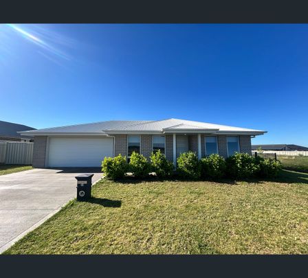 45 Lincoln Parkway, Dubbo, NSW 2830 - Photo 1