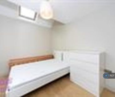 1 bedroom in a flat share to rent - Photo 4