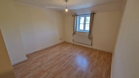 3 bed town house to rent in Meadow View, Holywell Lake - Photo 3