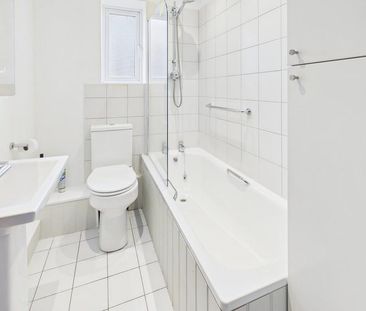 3 bedroom semi-detached house to rent - Photo 6