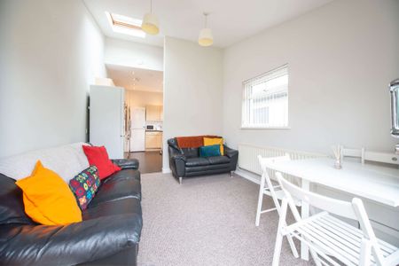 Brilliantly located 6 bed house - Photo 2