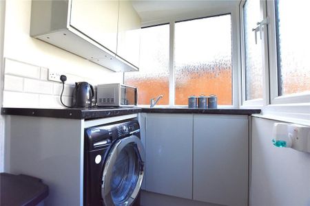 1 bedroom in a house share to rent - Photo 5