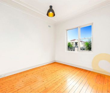 Stylish Family Home - Photo 3