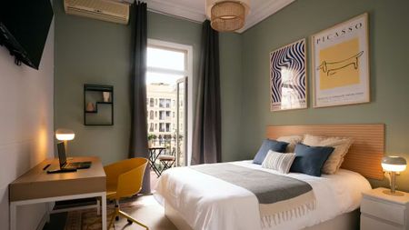 Carrer del Comte d'Urgell, Barcelona, Catalonia 08011 - Photo 3