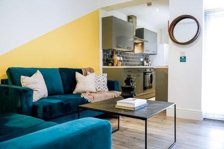 6 bedroom house to rent - Photo 2