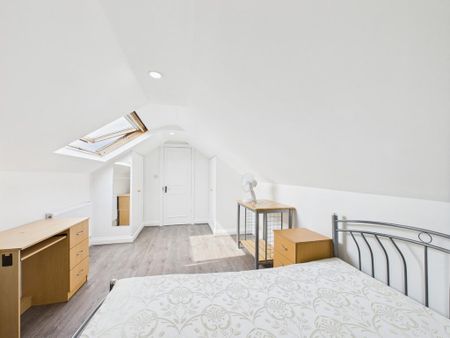 4 bedroom apartment to rent - Photo 3