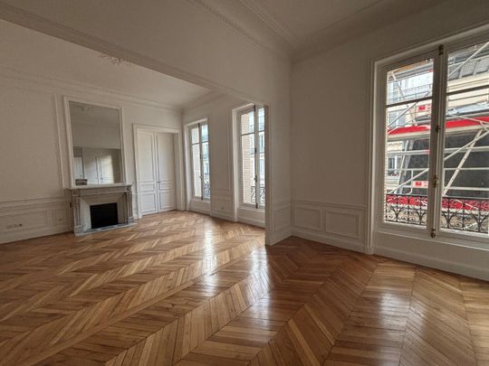 location Appartement T7 DE 193.95m² À PARIS - Photo 1