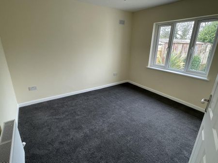 2 bedroom detached bungalow to rent - Photo 2