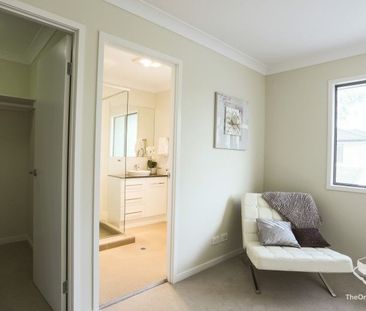 Contemporary Living, Perfect Location - Photo 3