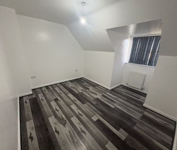 4 bedroom semi-detached house to rent - Photo 5