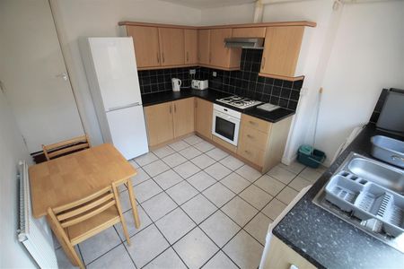 Burley Lodge Road, Hyde Park, LS6 1QP, Leeds - Photo 3