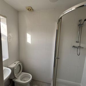 2 Beds - Apartment - - Photo 2