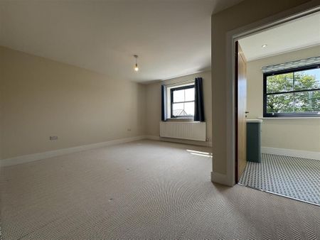 4 bedroom detached house to rent - Photo 4