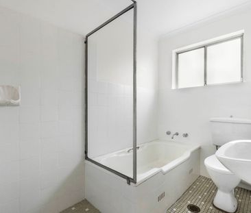 First floor apartment in a convenient location - Photo 2