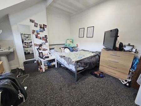 Royal Park Avenue, Hyde Park - Photo 2