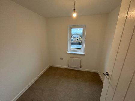 3 bedroom flat to rent - Photo 4