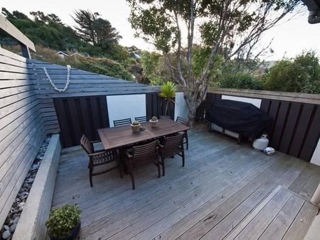 Family home in Churton Park fully fenced - Photo 5