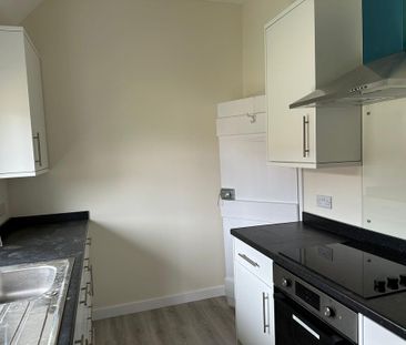 2 bedroom semi-detached house to rent - Photo 4