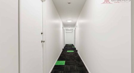 Room for rent in popular boarding house! - Photo 4