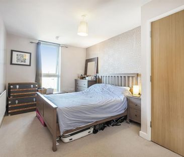 2 bedroom Flat To Let - Photo 4