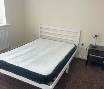 1 bedroom in a house share to rent - Photo 2