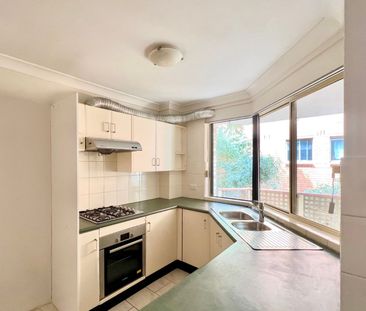 Spacious 3 Bedroom Apartment - Photo 6