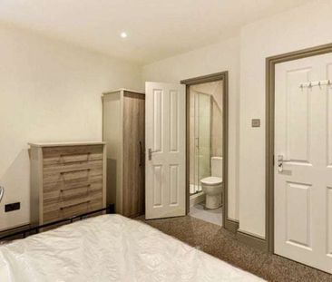 A Special Shared Houseshare for Rent in Brighton Room 4 - Photo 5