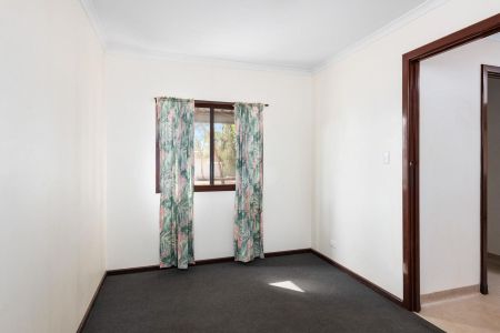 Neat & Tidy 2-Bedroom Home on a Spacious Block! - Photo 3