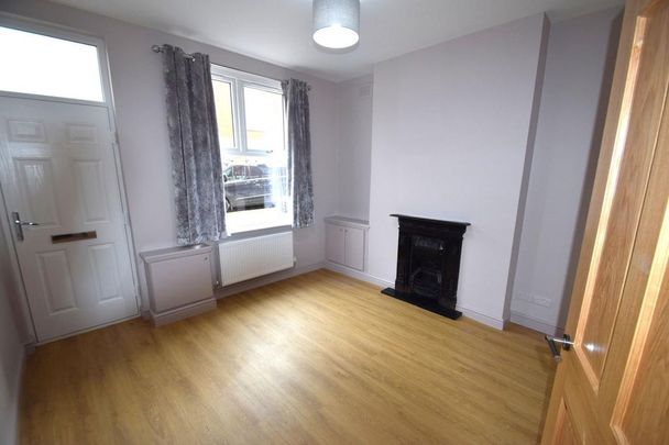 2 bedroom end of terrace house to rent - Photo 1