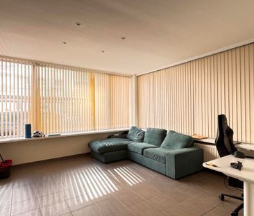 Instapklaar éénslaapkamer appartement op wandelafstand van het Sint-Pietersstation en met zicht op het Citadelpark. - foto 2