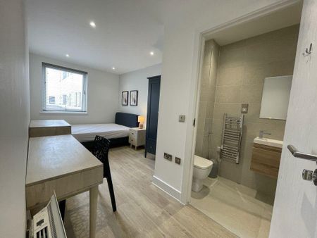 1 bedroom in a house share to rent - Photo 4