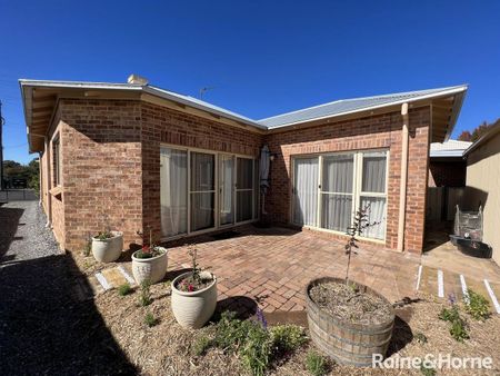 323 Lords Place, Orange, NSW 2800 - Photo 3