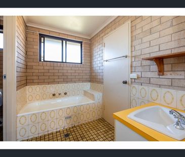 Looking for comfort, convenience, and value? This well-maintained 2... - Photo 2