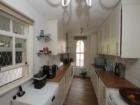 3 bedroom flat to rent - Photo 5