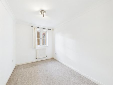 3 bedroom flat to rent - Photo 4
