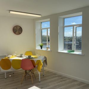 1 bedroom in a flat share to rent - Photo 2